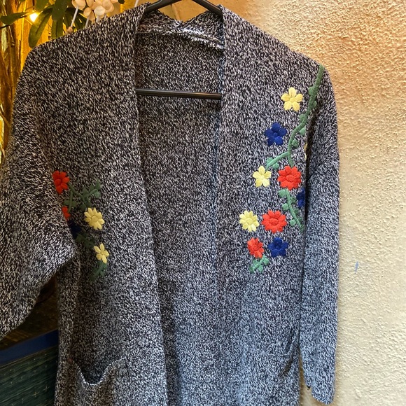 Size - M-L.Colour - Dark grey-Black-White - Picture 4 of 9